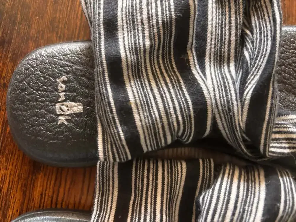 Sanuk Women's Yoga Sling 2 Black White Striped Fabric Thong Sandals Size 7